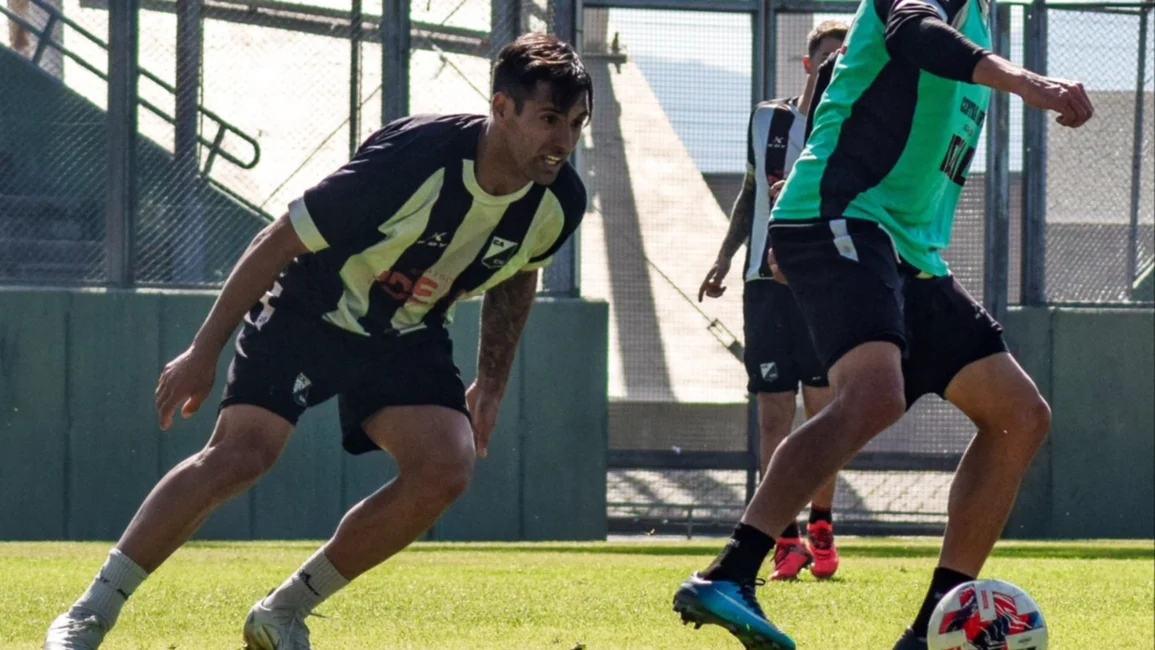 Zurita comenzó a definir el once cuervo