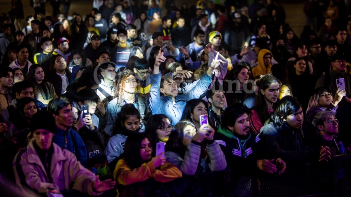 Estudiantes universitarios celebraron su día con un show 