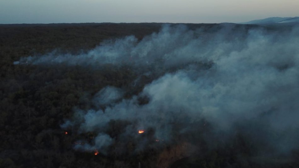 VIDEO. Incendios en las cercanías de la refinería de Campo Durán
