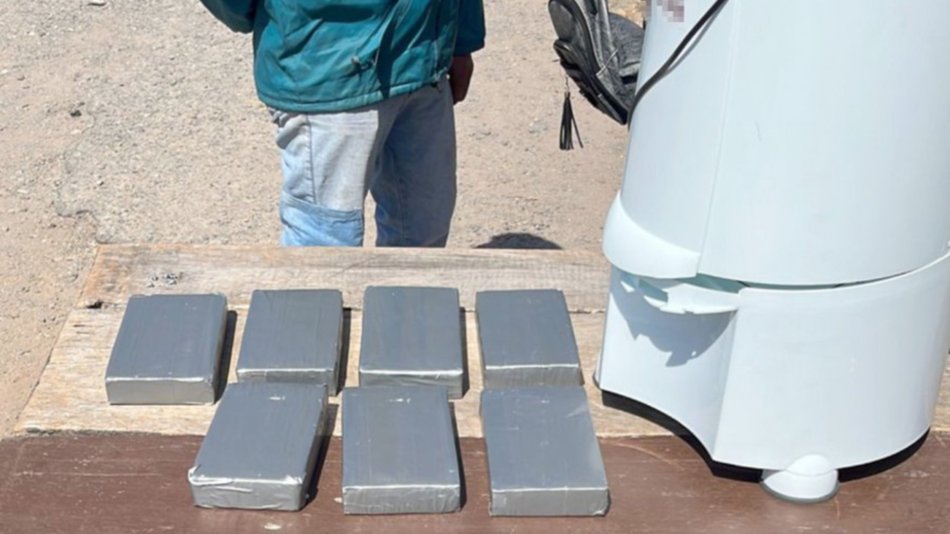 Detienen a una pareja que ocultaba 9 kilos de cocaína en un secarropa y estufa