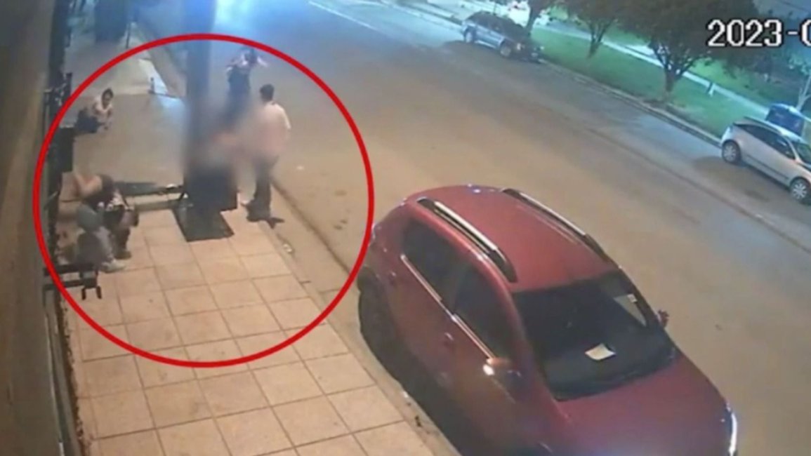 VIDEO. Una joven terminó con fractura de maxilar tras una pelea en un boliche