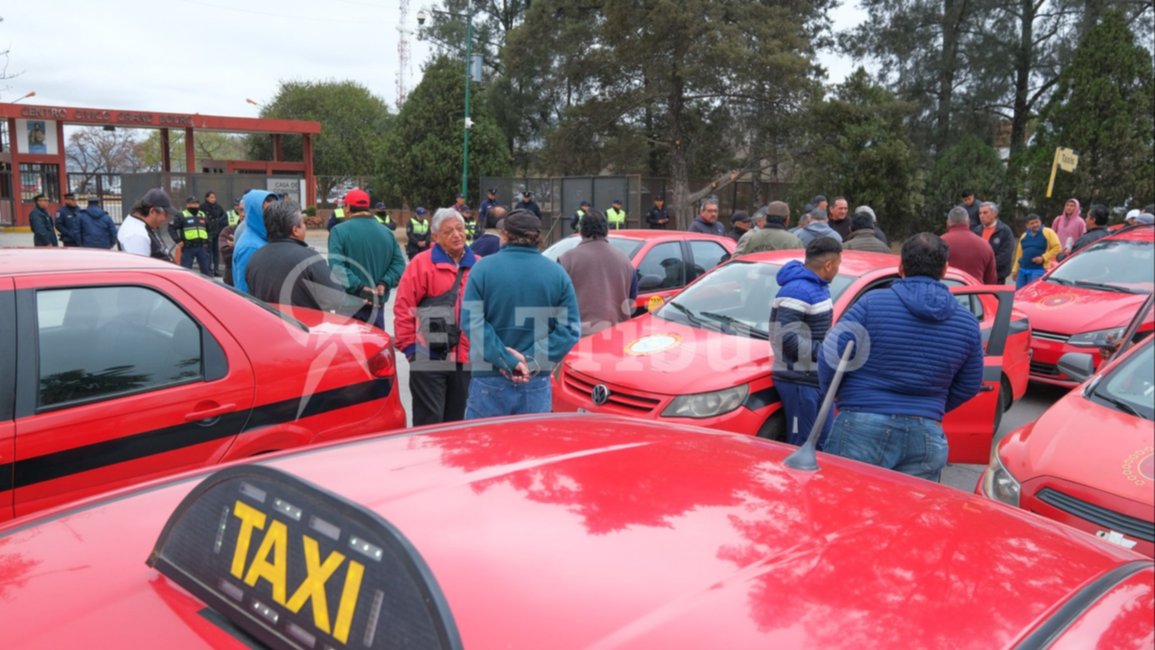Taxistas y remiseros, en pie de guerra en contra de que funcione Uber