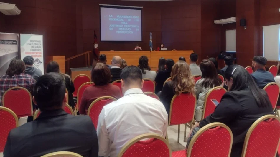 Debate sobre cómo informar sin vulnerar el derecho de niños y adolescentes