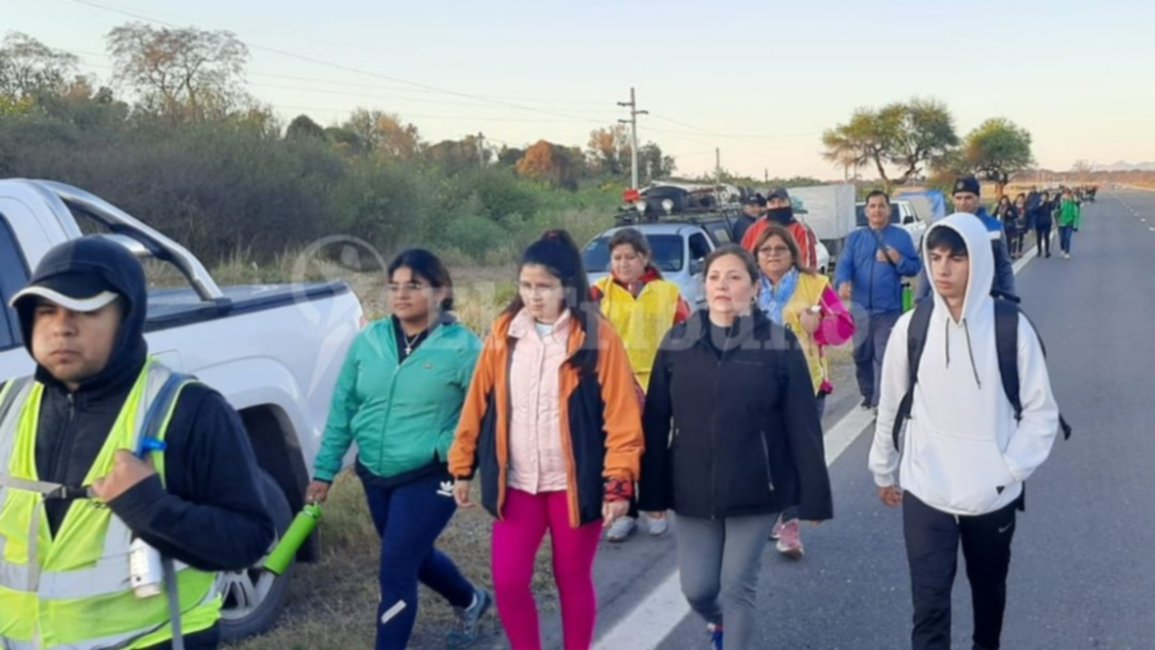 Más de 2.000 peregrinos del sur de Salta ya caminan al Milagro