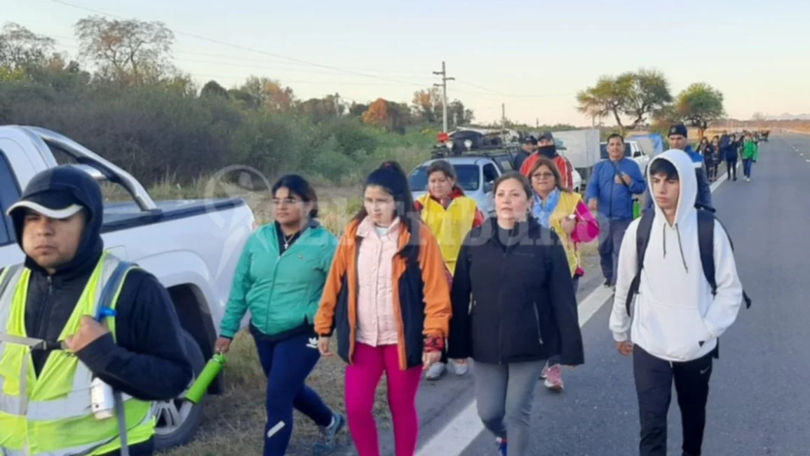 Más de 2.000 peregrinos del sur de Salta ya caminan al Milagro
