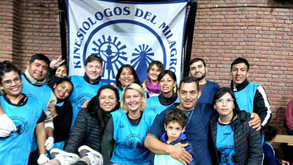 "Kinesiólogos del Milagro" atendieron a cientos de peregrinos que hicieron noche en Cerrillos