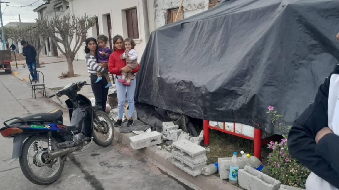  Familia espera orden de la Justicia para ingresar a su hogar