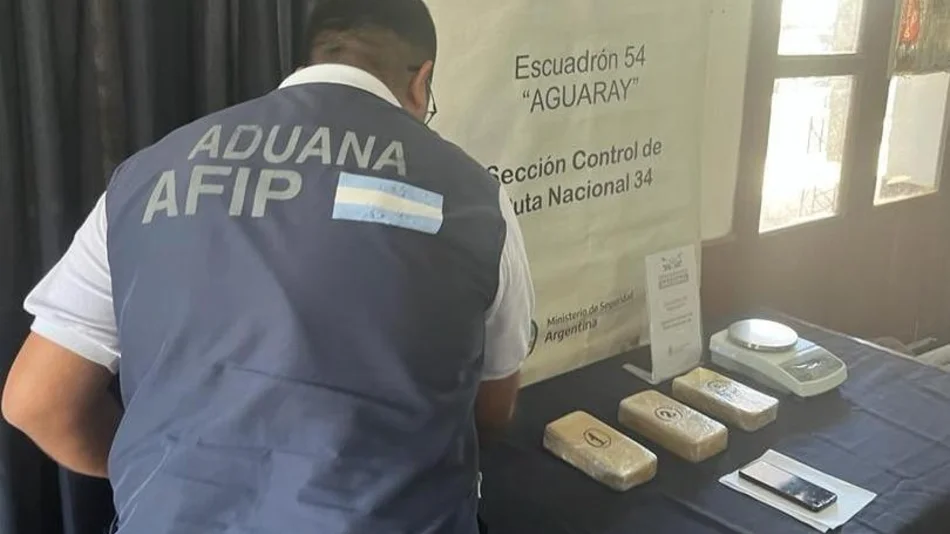 Hallaron más de tres kilos de cocaína en un micro de pasajeros en Aguaray