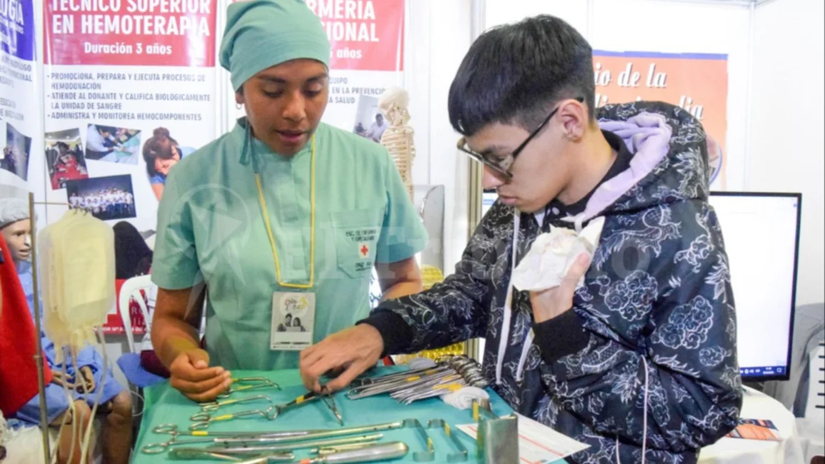 Chicos seguros y otros con dudas de lo que estudiarán en la Expo Futuro