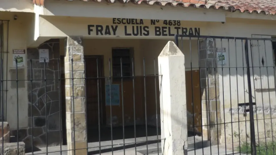 Una pareja fue detenida por el robo y el vandalismo en la Escuela Fray Luis Beltrán