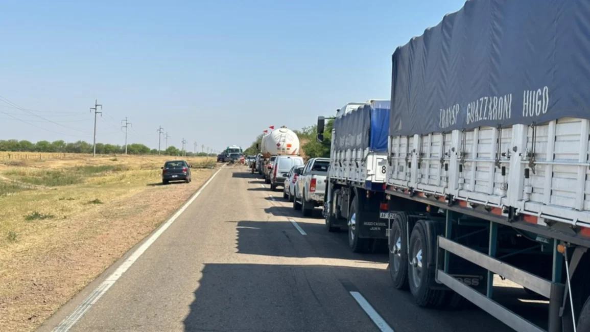  Corte en Coronel Cornejo: tras la intervención de Gendarmería se restableció el tránsito sobre la ruta 34