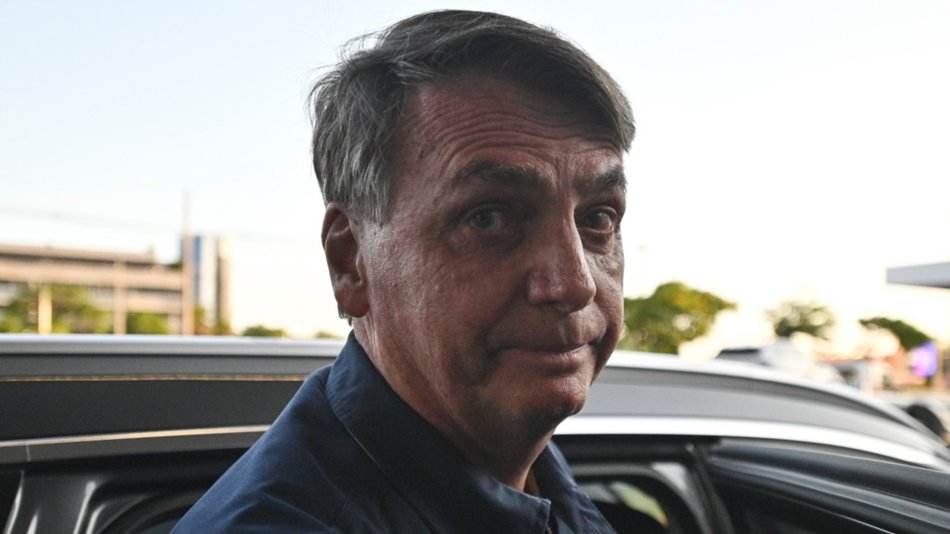 Jair Bolsonaro, complicado por su exedecán