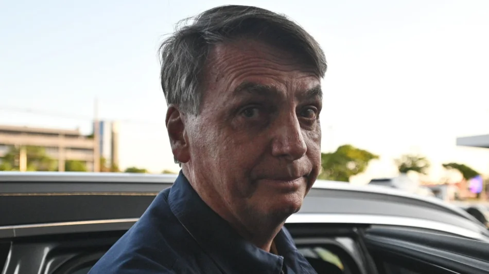 Jair Bolsonaro, complicado por su exedecán