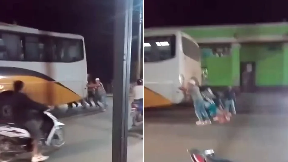 VIDEO. Un colectivo quedó varado y los pasajeros debieron empujarlo para llegar a destino