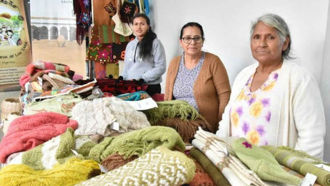 Orán: Artesanas de Los Toldos y Baritú, en la feria de Salta