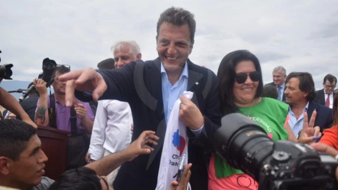 La arenga "Massa presidente", un calor infernal y otras perlitas del acto