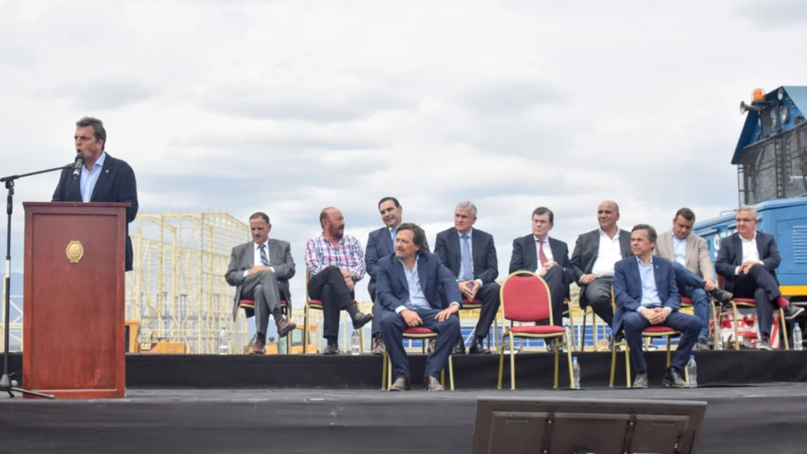 Massa promete a gobernadores coparticipar el Impuesto al Cheque y el Impuesto PAIS