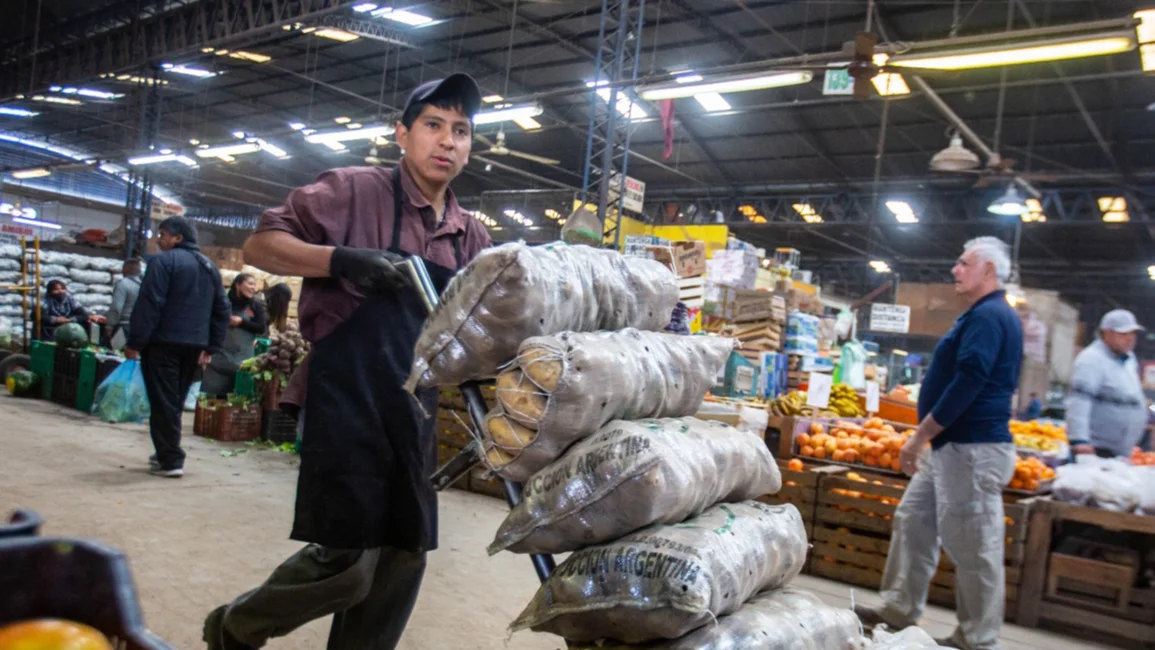 Devolución del IVA en el Cofruthos: aseguran que más del 50% de los puesteros reciben tarjetas