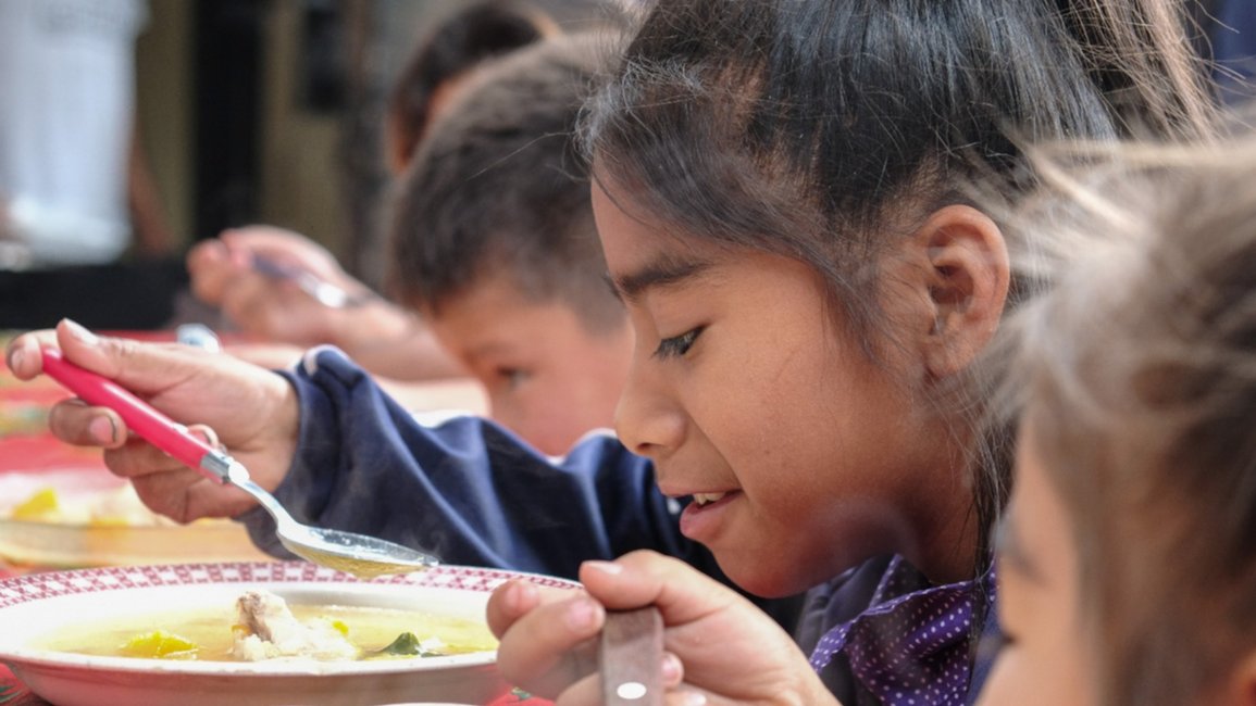 "Los hogares con bajos ingresos tienen más niños que los hogares no pobres"