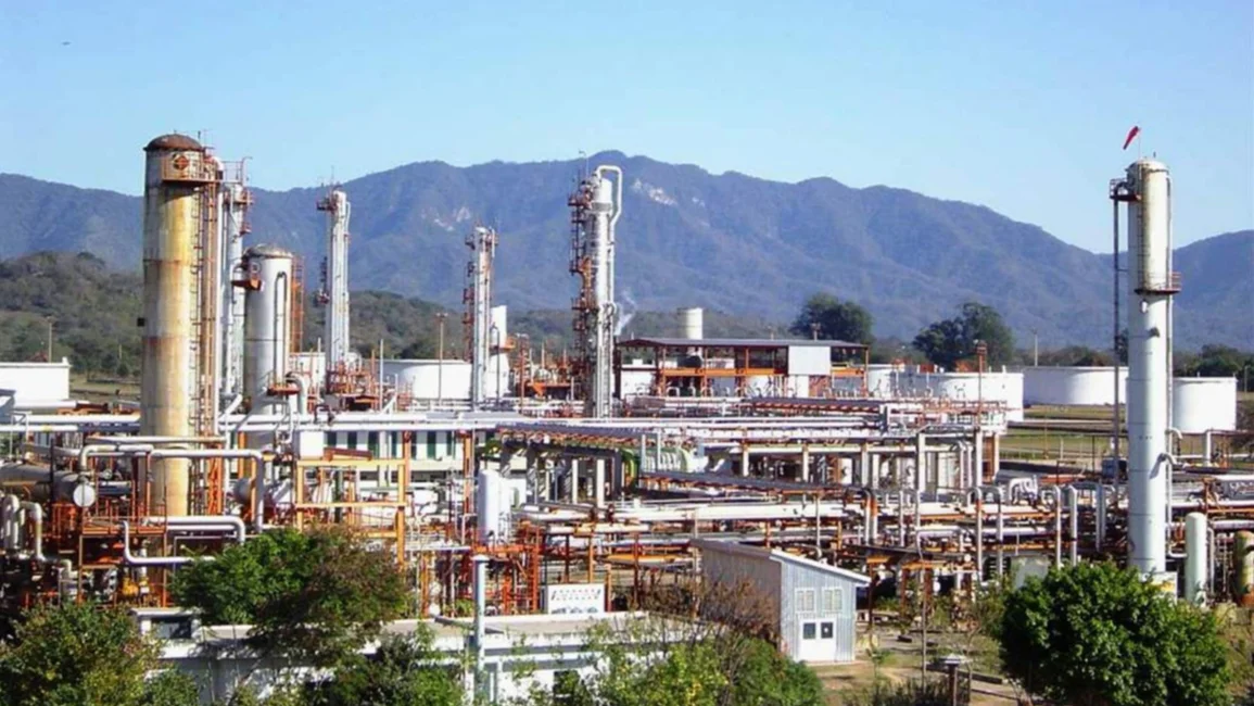 La refinería de Campo Durán parará sus procesos por falta de gas y petróleo 