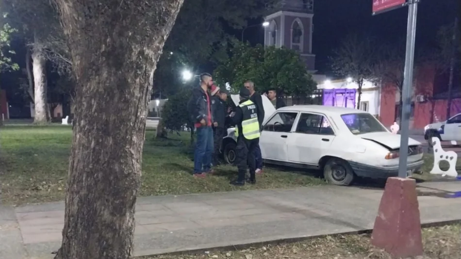 Metán: conducía con 1,74 de alcohol en sangre e ingresó con el auto a una plaza