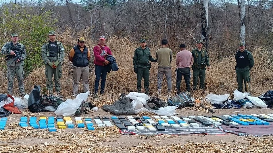 Narcos mochileros en Salta: secuestro de armas, una camioneta y otros detalles del operativo