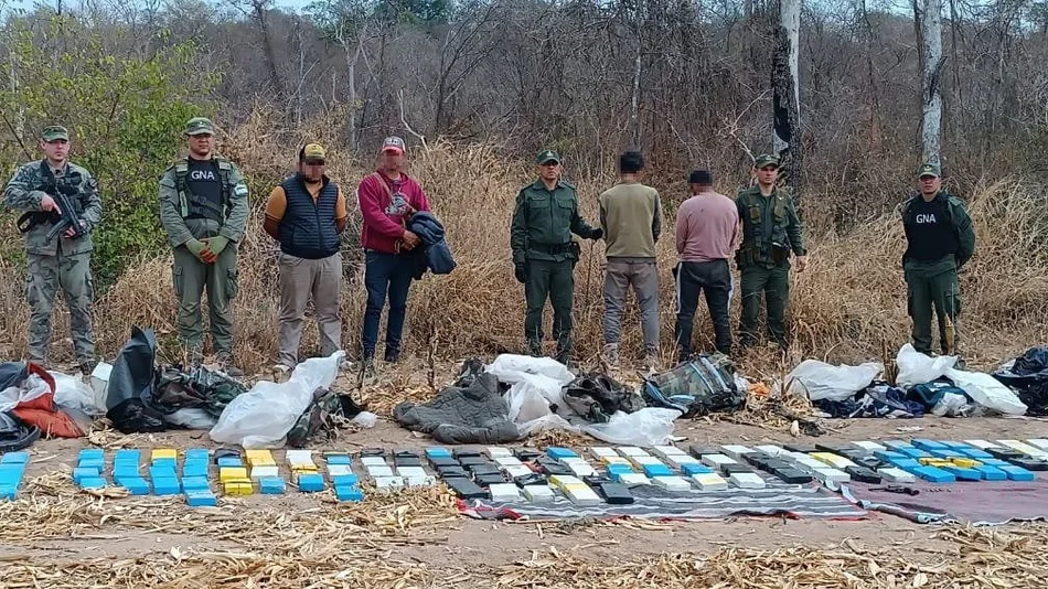 Narcos mochileros en Salta: secuestro de armas, una camioneta y otros detalles del operativo