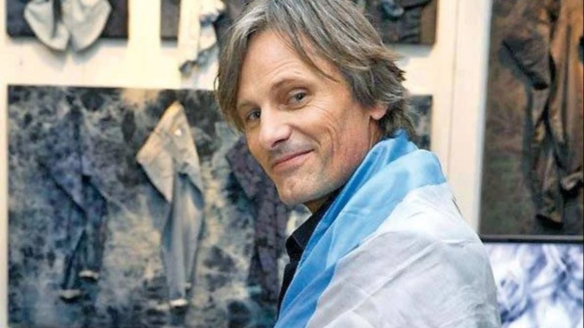 Viggo Mortensen se metió en política y aseguró que “Javier Milei es un muñeco manipulado”