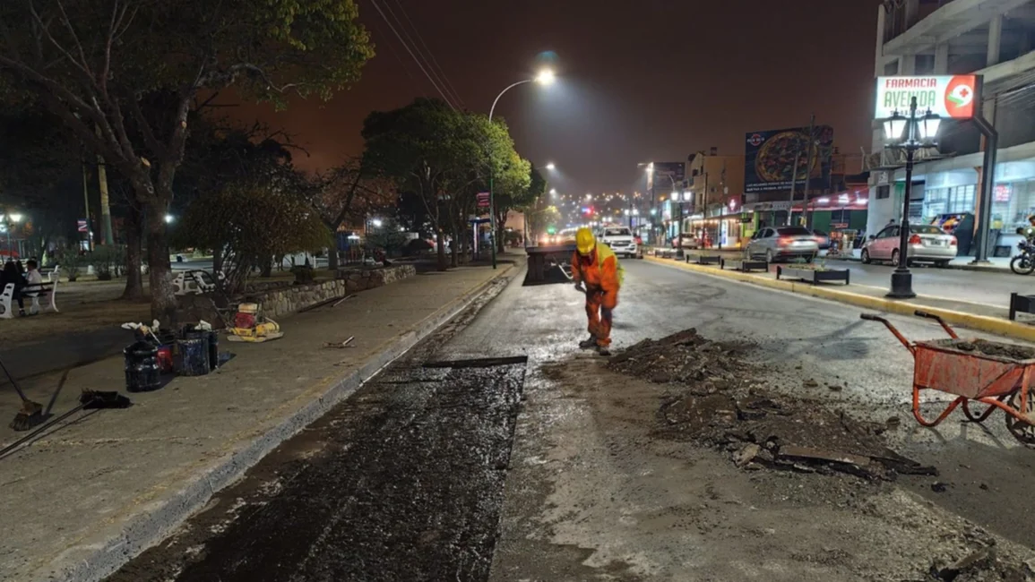 Se ejecutó bacheo nocturno sobre la avenida Entre Ríos