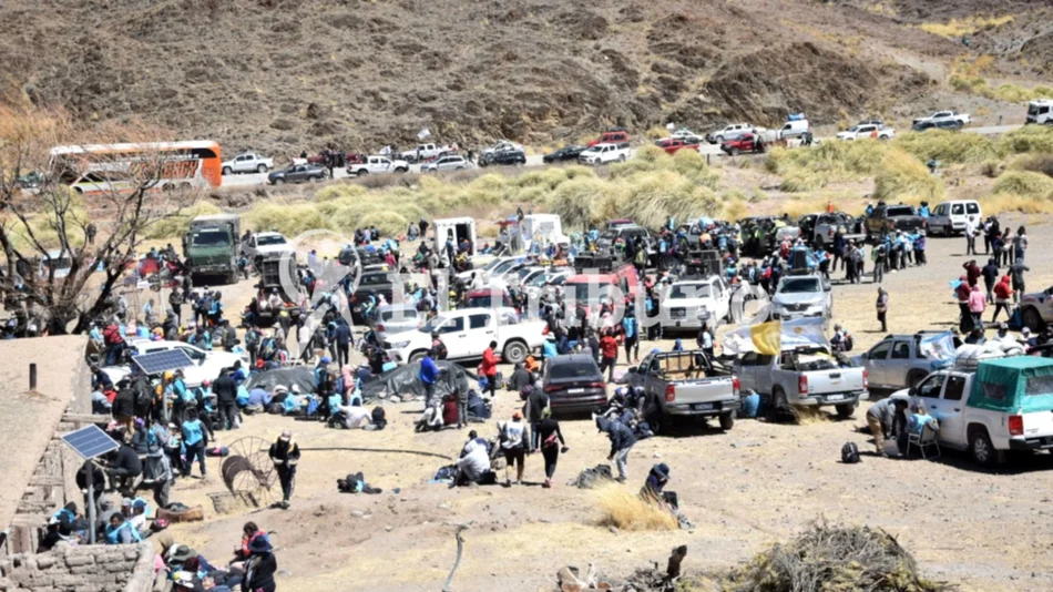 VIDEO. La multitudinaria caravana de la Puna se dirige a Santa Rosa de Tastil, donde cenarán esta noche: "Estamos muy contentos"