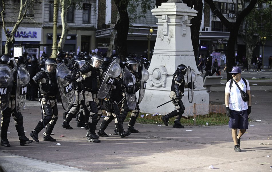 Tras la confirmación del veto a la reforma jubilatoria se registraron incidentes frente al Congreso