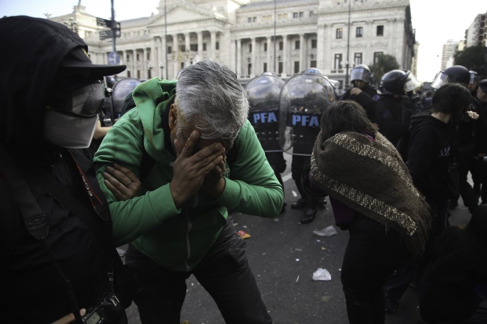 Tras la confirmación del veto a la reforma jubilatoria se registraron incidentes frente al Congreso