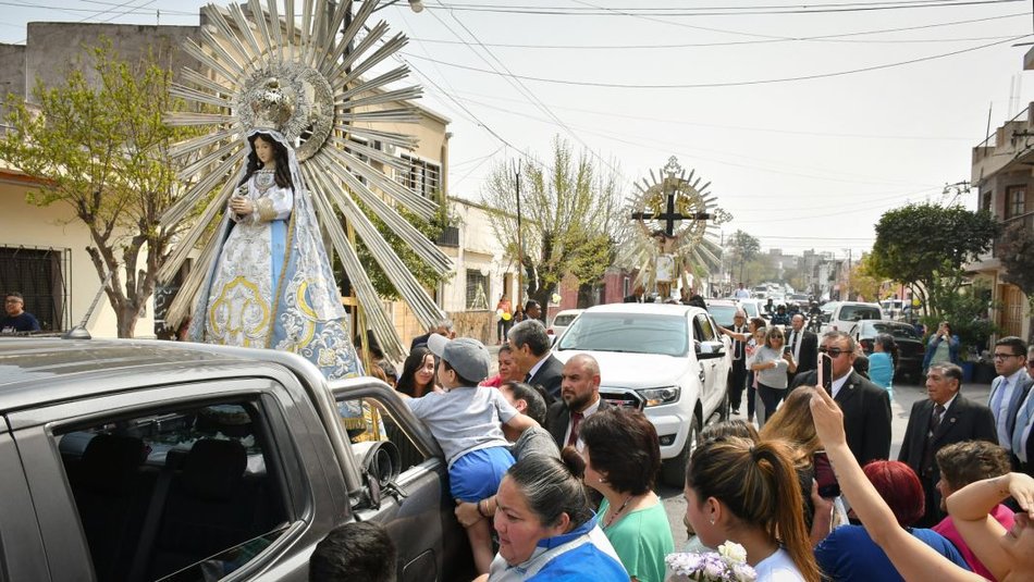 Las imágenes peregrinas del Señor y la Virgen del Milagro recorrieron los barrios de la ciudad de Salta 