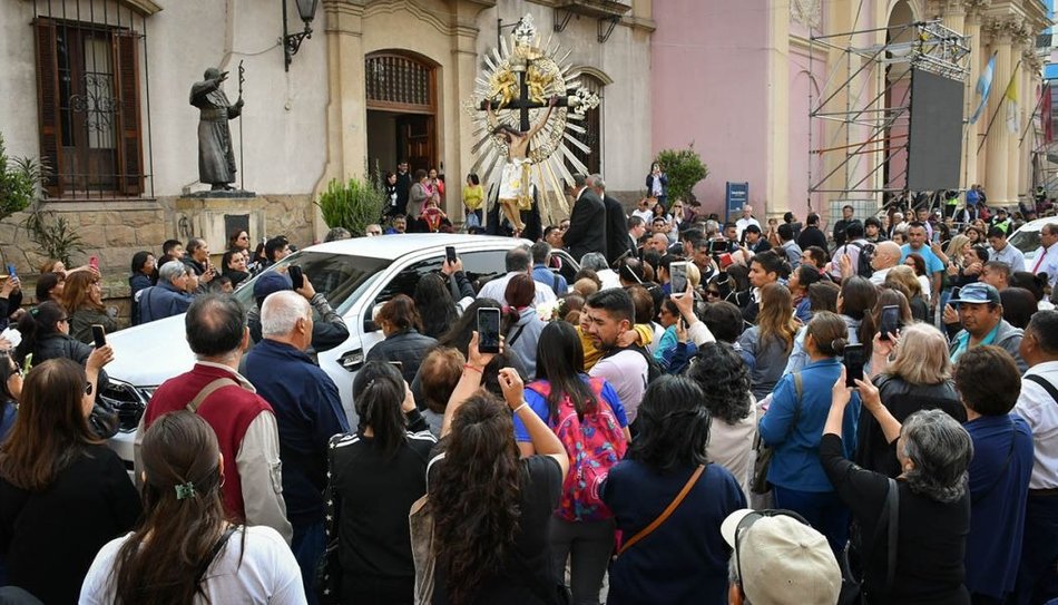 Las imágenes peregrinas del Señor y la Virgen del Milagro recorrieron los barrios de la ciudad de Salta 