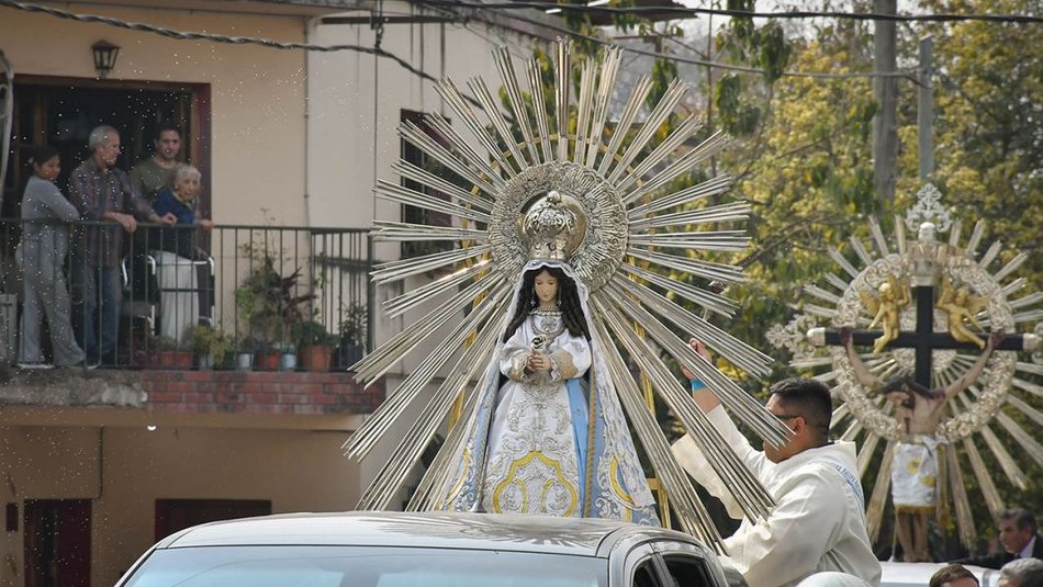 Las imágenes peregrinas del Señor y la Virgen del Milagro recorrieron los barrios de la ciudad de Salta 