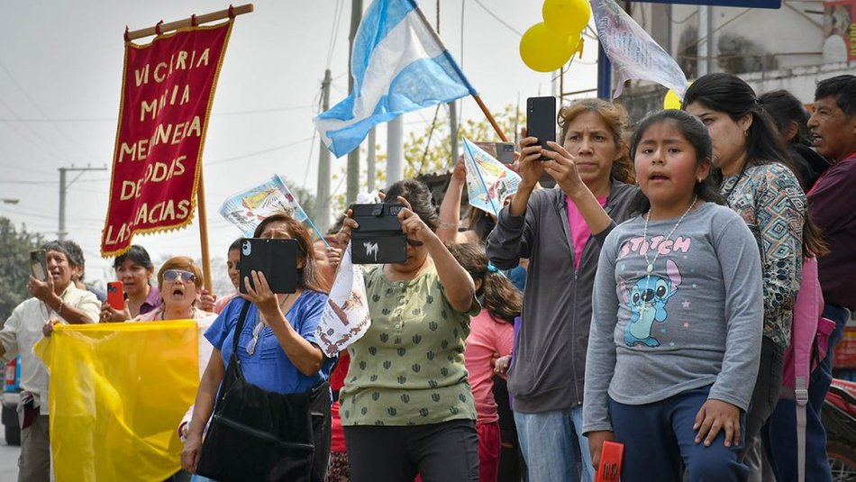Las imágenes peregrinas del Señor y la Virgen del Milagro recorrieron los barrios de la ciudad de Salta 