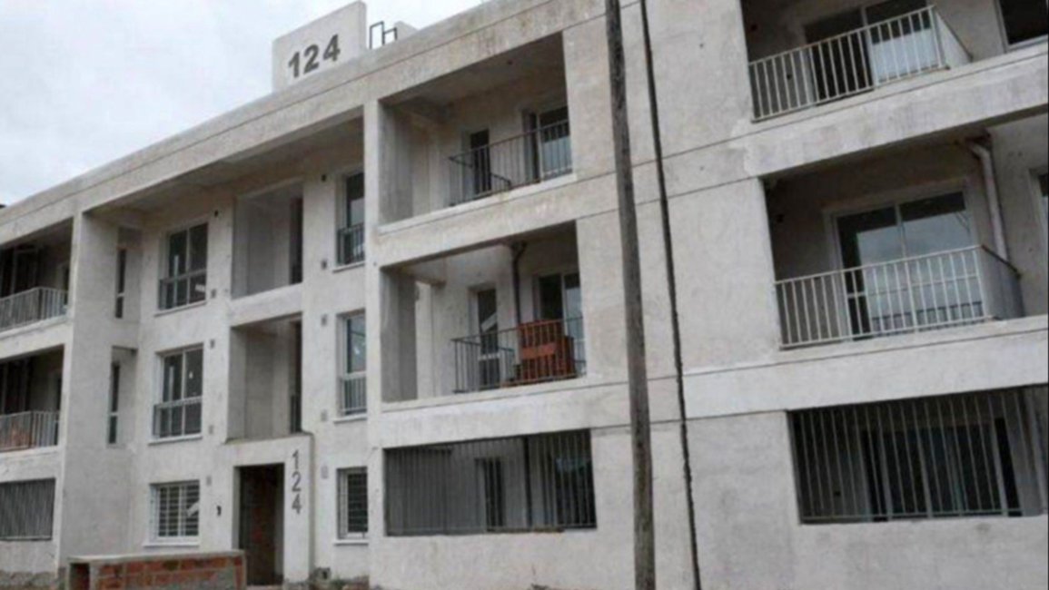 Excluyen a funcionarios del plan de viviendas con ahorro previo en Salta
