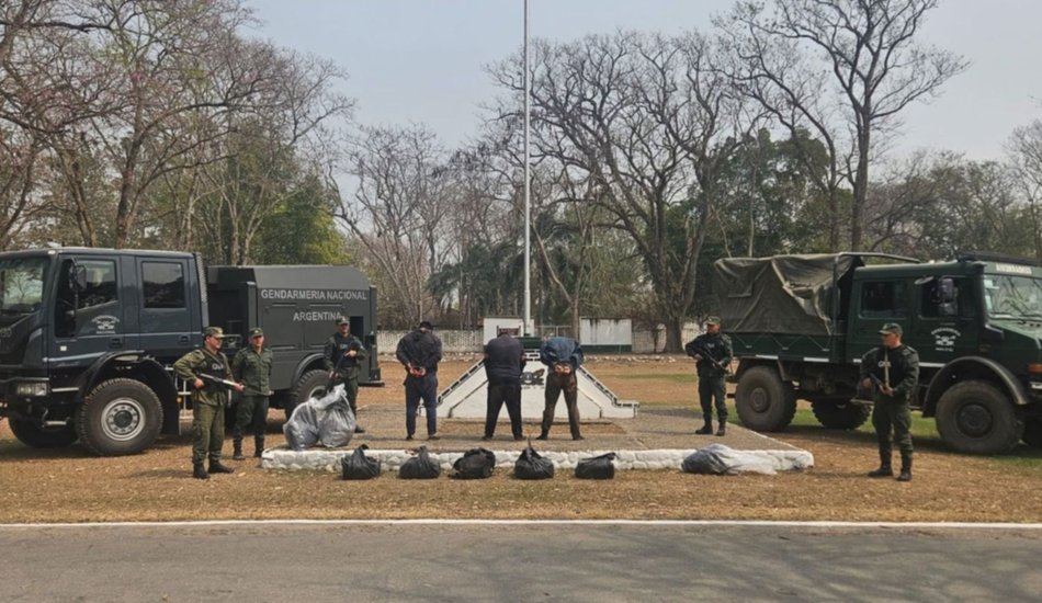 Peligro en la frontera: tiroteo entre narcomochileros y Gendarmería en un puesto de control deja un muerto y 122 kilos de cocaína incautada 