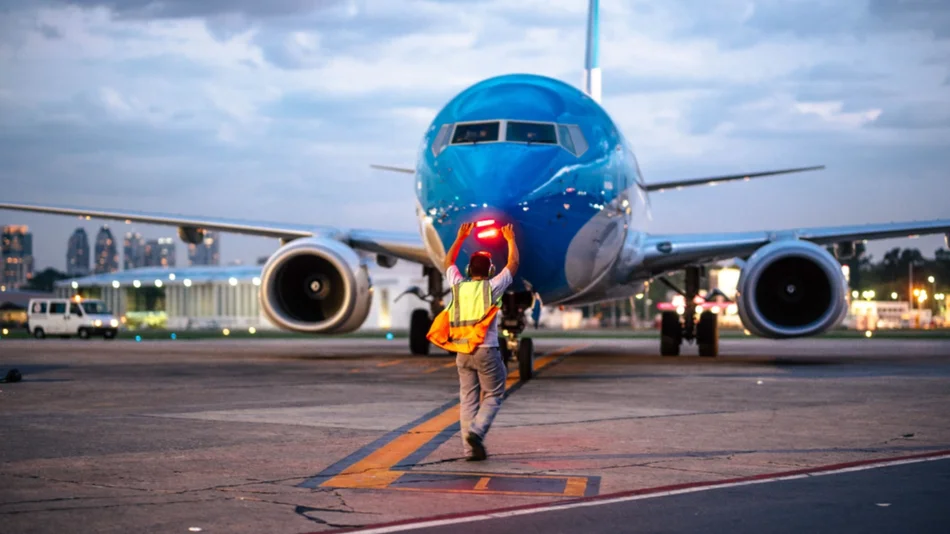 Aerolíneas Argentinas despidió a tres pilotos que se negaron a volar
