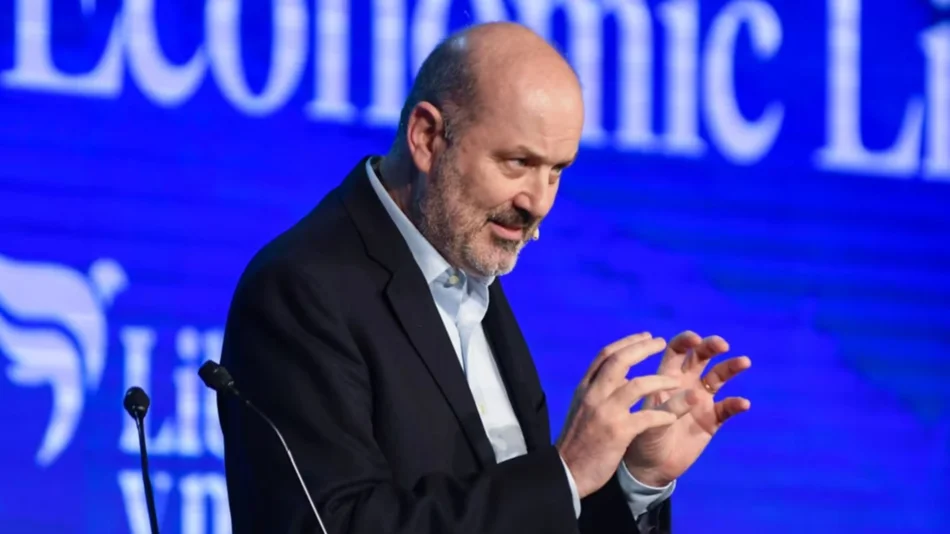 Sturzenegger apuntó contra los pilotos: "Paran porque no les dieron los asientos en business”