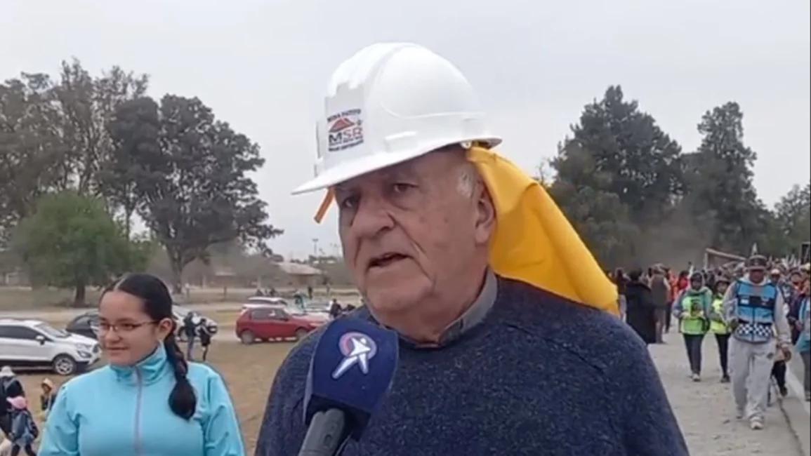 El padre Bernacki peregrinó desde San Antonio de los Cobres: "Lo que yo creí imposible ya está, estamos llegando"