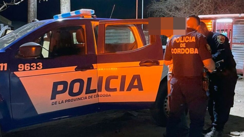 Descubren a una policía consumiendo cocaína mientras patrullaba las calles de Córdoba