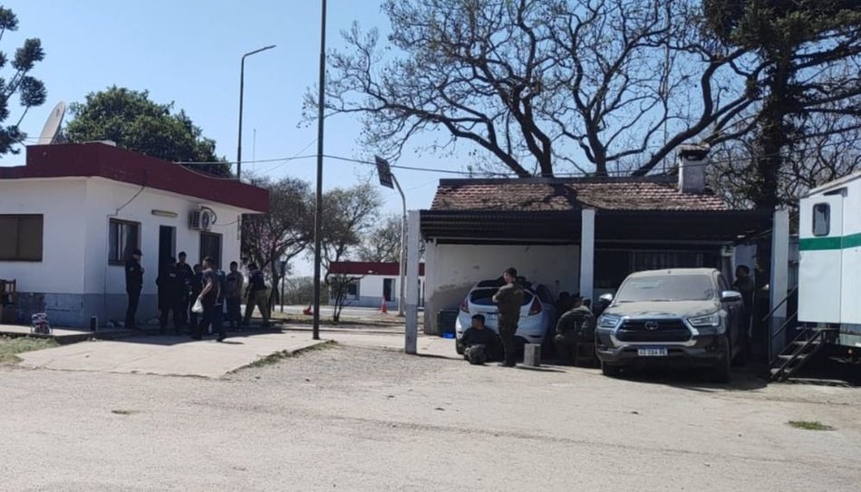 Escándalo en Gendarmería: detuvieron a 20 efectivos por cobrar sobornos a los tours de compras- Escándalo en Gendarmería: detuvieron a 20 efectivos por cobrar sobornos a los tours de compras