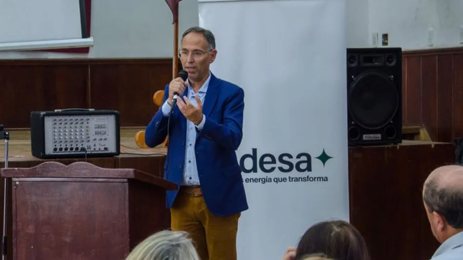  Entregaron ejemplares de "Salteños en la historia" a instituciones educativas