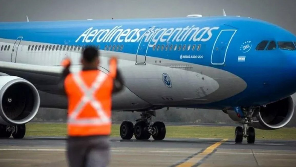 Milei firmará un decreto para poder privatizar Aerolíneas Argentinas