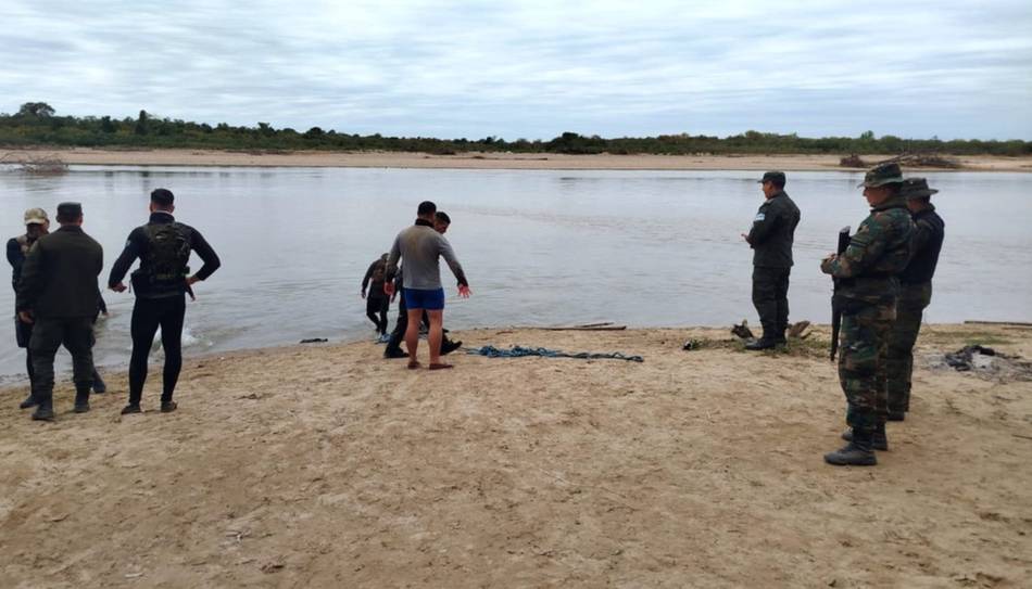 VIDEO. Con tecnología aérea interceptan a personas al cruzar el río  Bermejo con cocaína, hojas de coca y cigarrillos