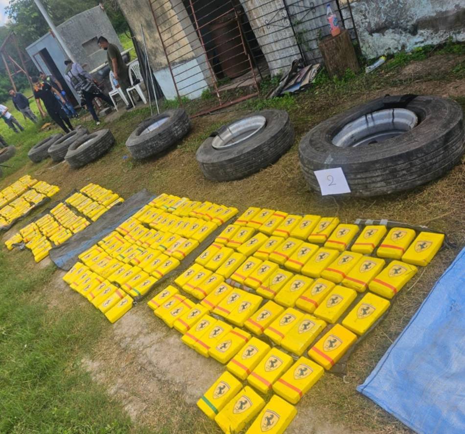 Senda Hachada: golpe al narcotráfico secuestran 417 kilos de cocaína de las ruedas de un camión