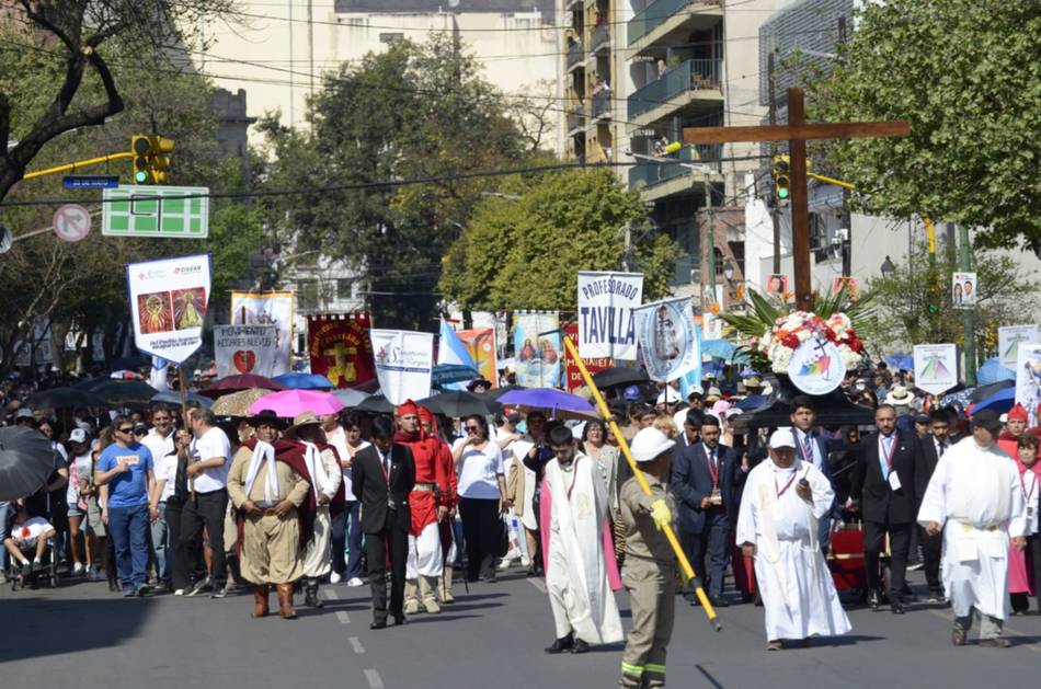 Milagro en Salta, EN VIVO, minuto a minuto: las imágenes del Señor y la Virgen del Milagro ya procesionan por las calles de la Ciudad haste el monumento 20 de Febrero- Milagro en Salta, EN VIVO, minuto a minuto: las imágenes del Señor y la Virgen del Milagro ya procesionan por las calles de la Ciudad haste el monumento 20 de Febrero