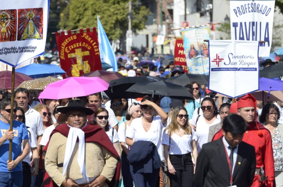 Milagro en Salta, EN VIVO, minuto a minuto: las imágenes del Señor y la Virgen del Milagro ya procesionan por las calles de la Ciudad haste el monumento 20 de Febrero- Milagro en Salta, EN VIVO, minuto a minuto: las imágenes del Señor y la Virgen del Milagro ya procesionan por las calles de la Ciudad haste el monumento 20 de Febrero