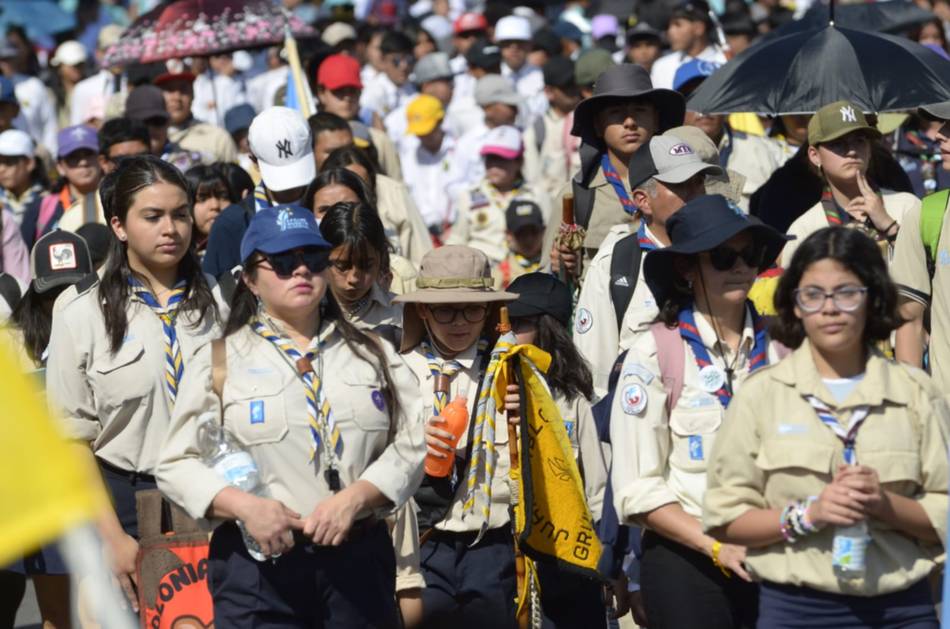 Milagro en Salta, EN VIVO, minuto a minuto: las imágenes del Señor y la Virgen del Milagro ya procesionan por las calles de la Ciudad haste el monumento 20 de Febrero- Milagro en Salta, EN VIVO, minuto a minuto: las imágenes del Señor y la Virgen del Milagro ya procesionan por las calles de la Ciudad haste el monumento 20 de Febrero